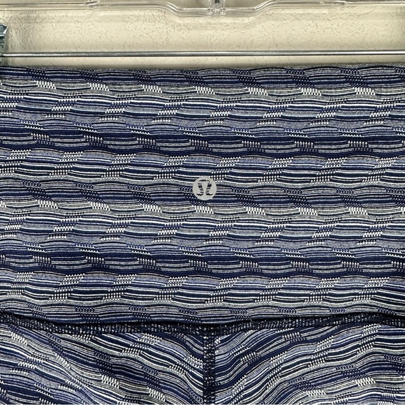 Lululemon Space Dye Twist Sapphire Blue Wunder Under Crop III Leggings Size 6 - Picture 4 of 5